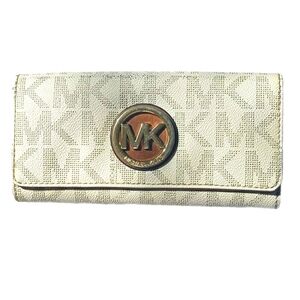 Michael Kors Ivory Signature Logo Bifold Wallet Credit Card Bills Slots